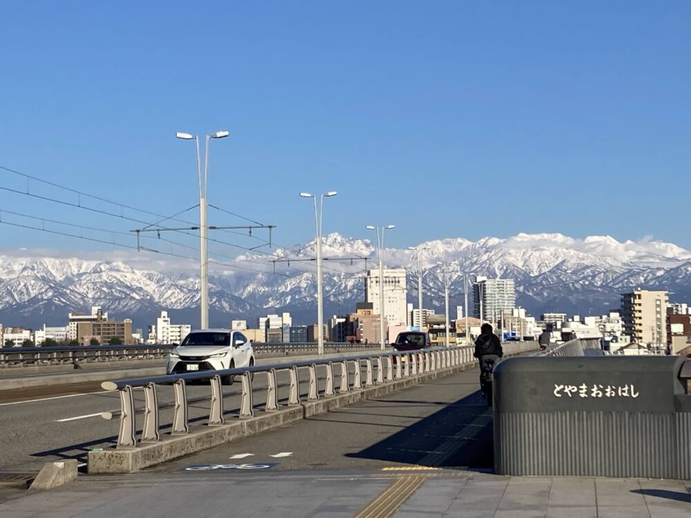 神通川を跨ぐ富山大橋