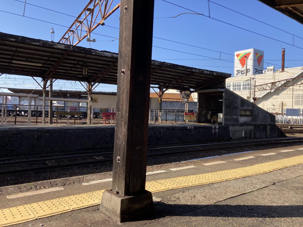 稲荷町駅ホーム