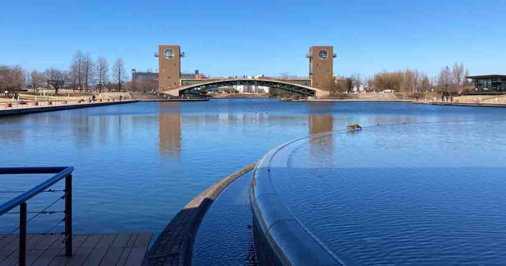 富岩運河 環水公園|富山駅から徒歩10分。市民が水に親しむ都市公園