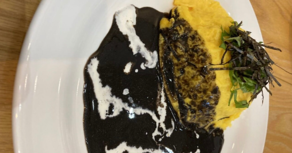 ブラックオムライス