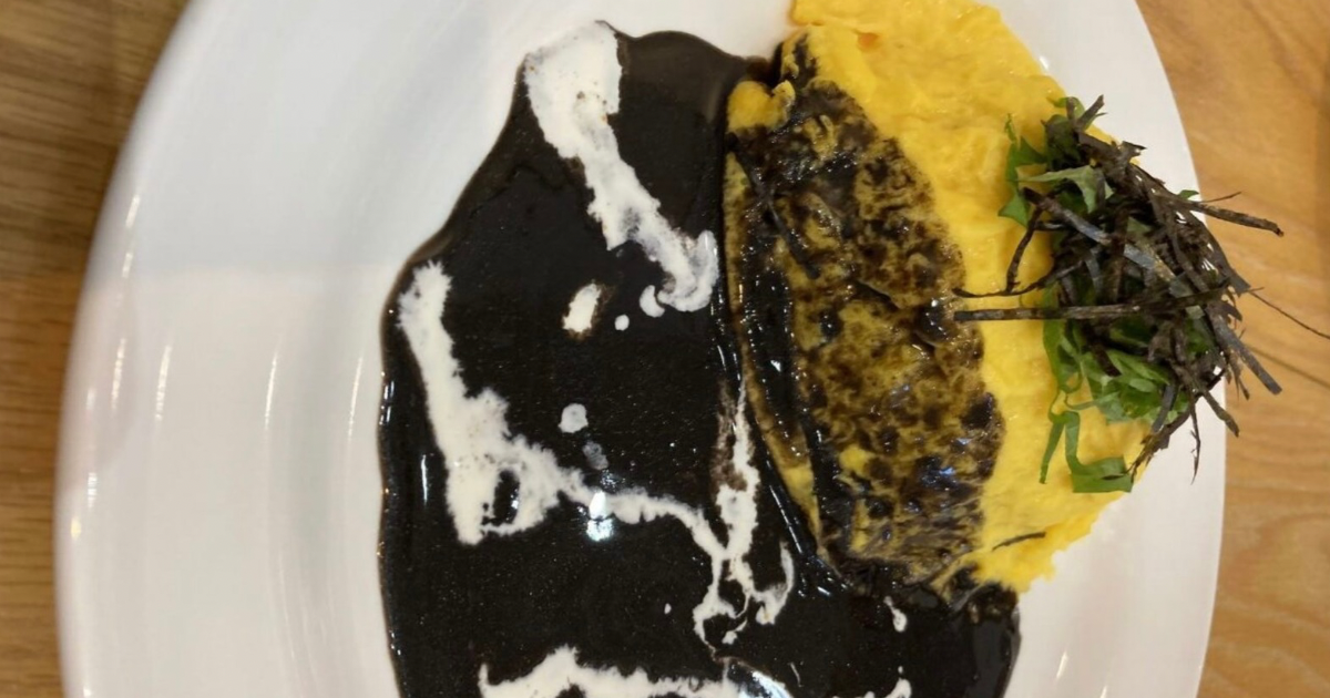 ブラックオムライス